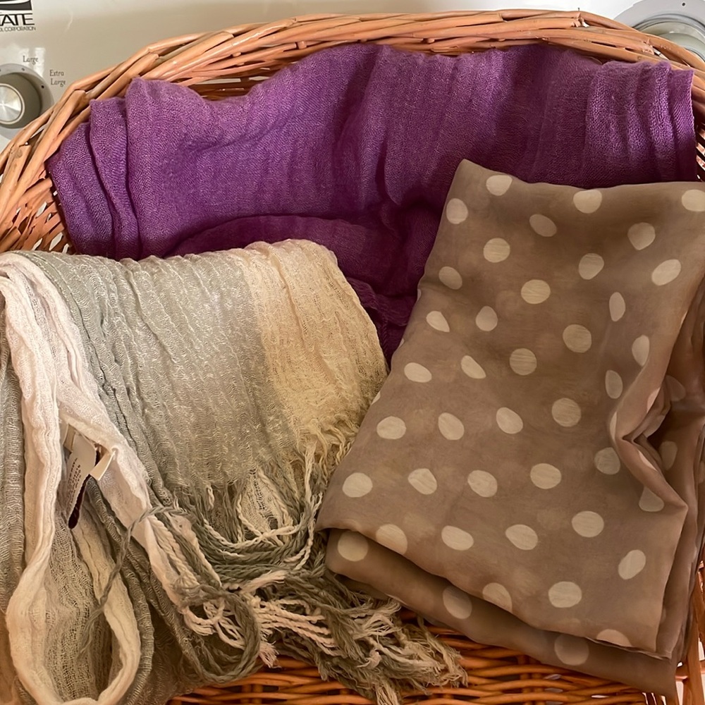 Woman’s Lot 3 🧣 Scarfs